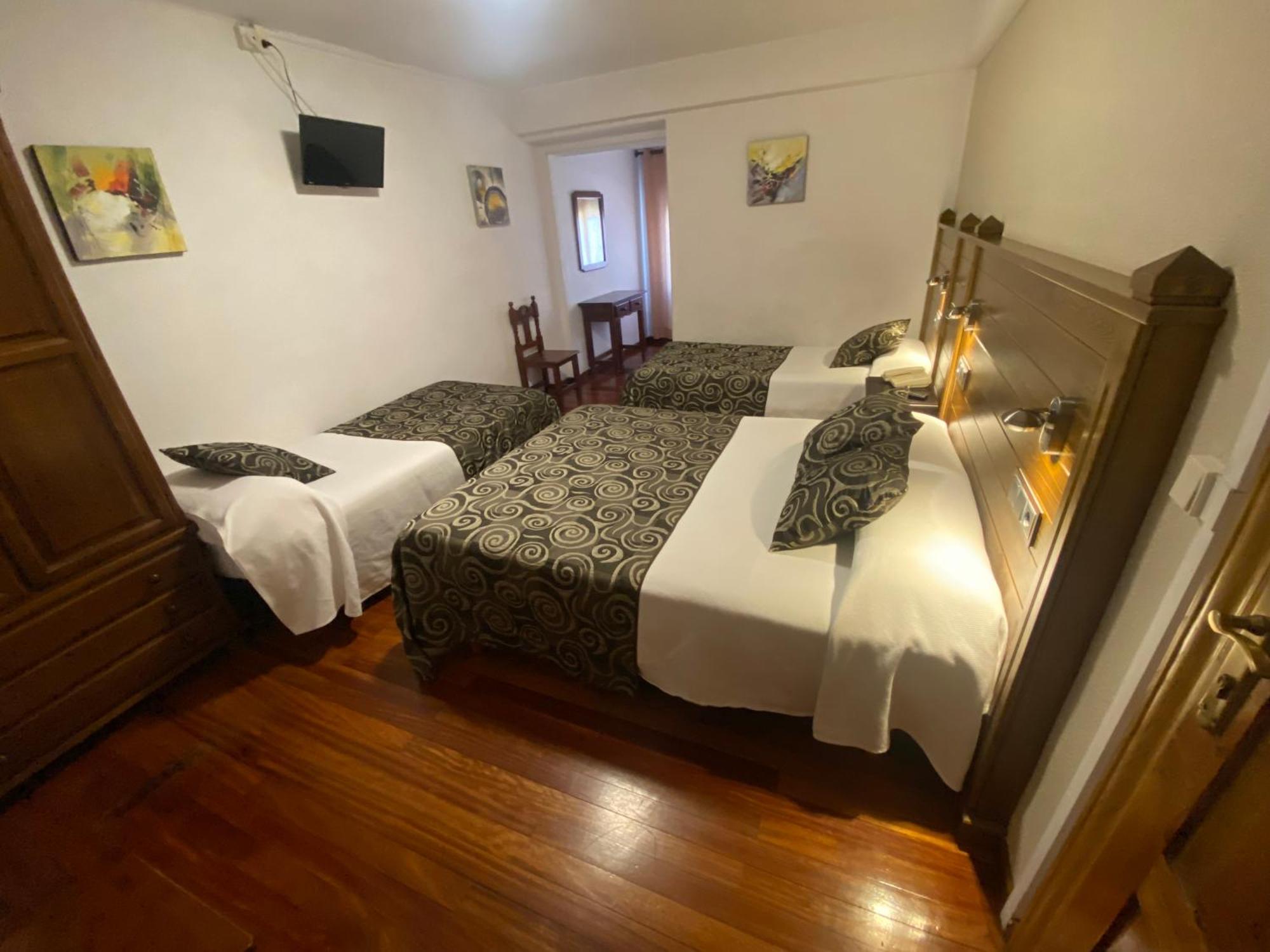Hotel La Rambla Biescas  Buitenkant foto