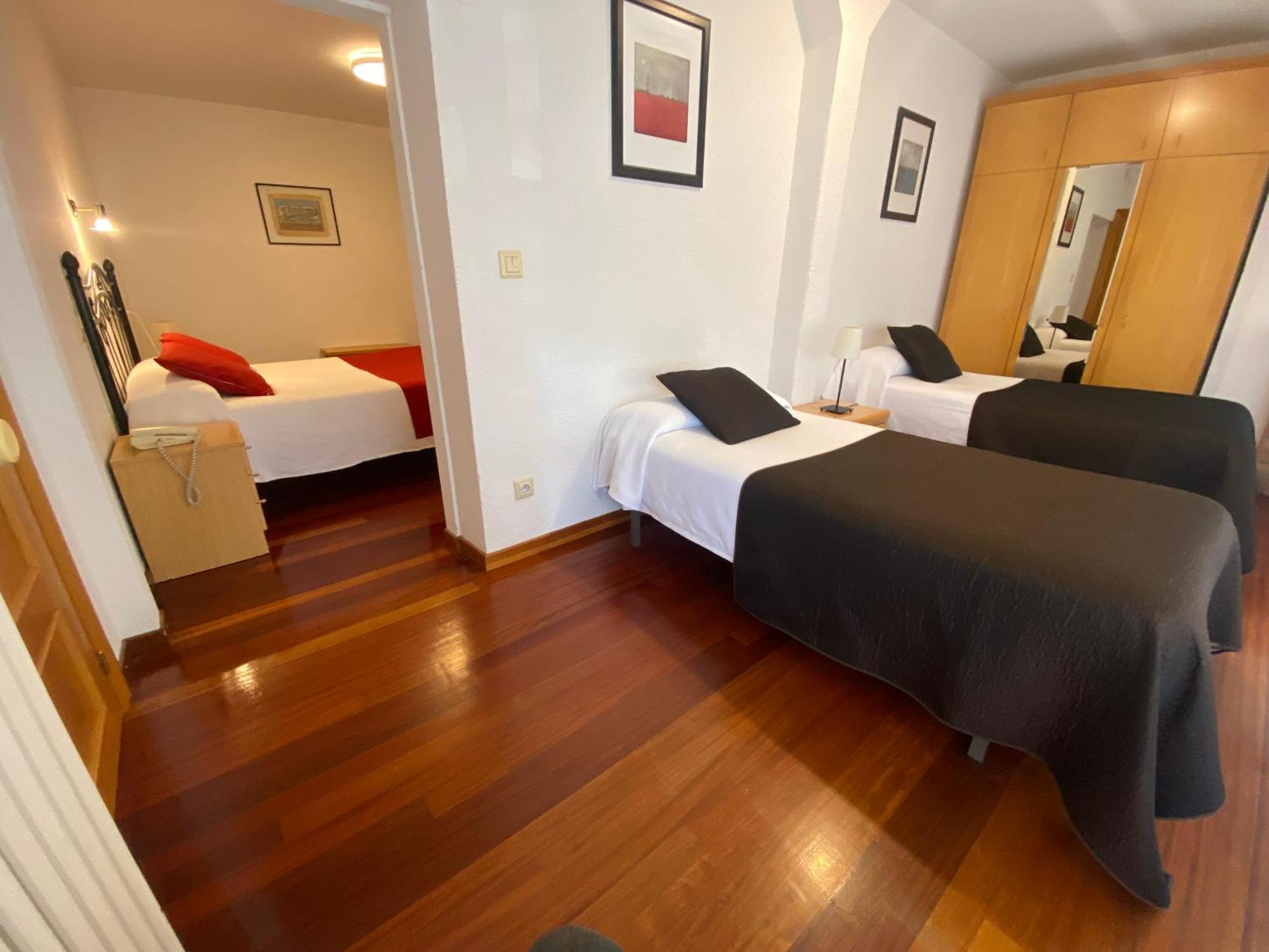 Hotel La Rambla Biescas  Buitenkant foto