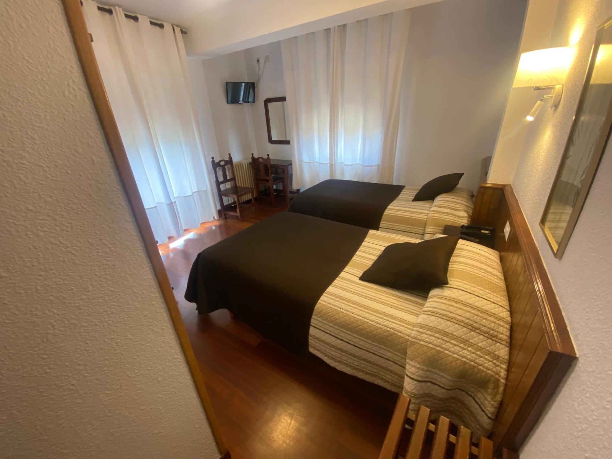 Hotel La Rambla Biescas  Buitenkant foto