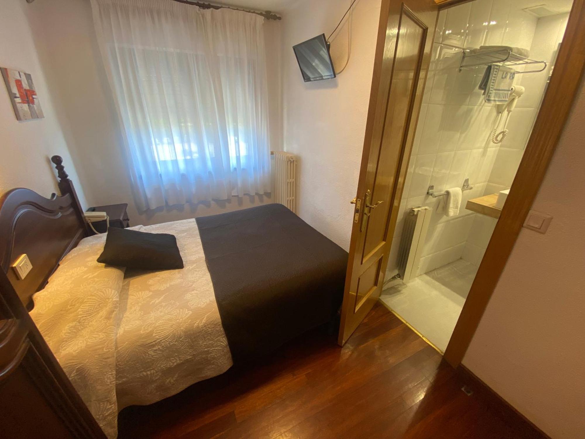 Hotel La Rambla Biescas  Buitenkant foto