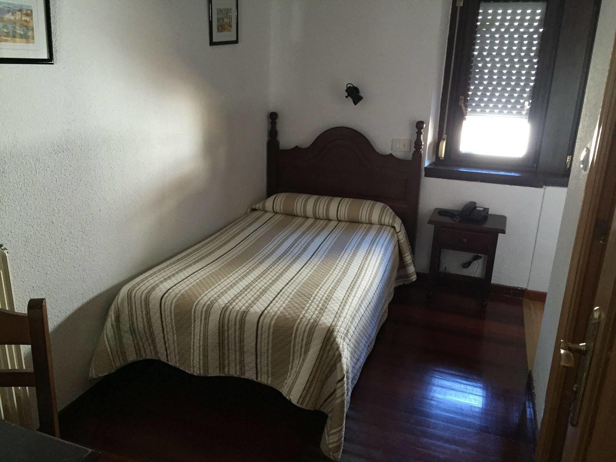 Hotel La Rambla Biescas  Buitenkant foto