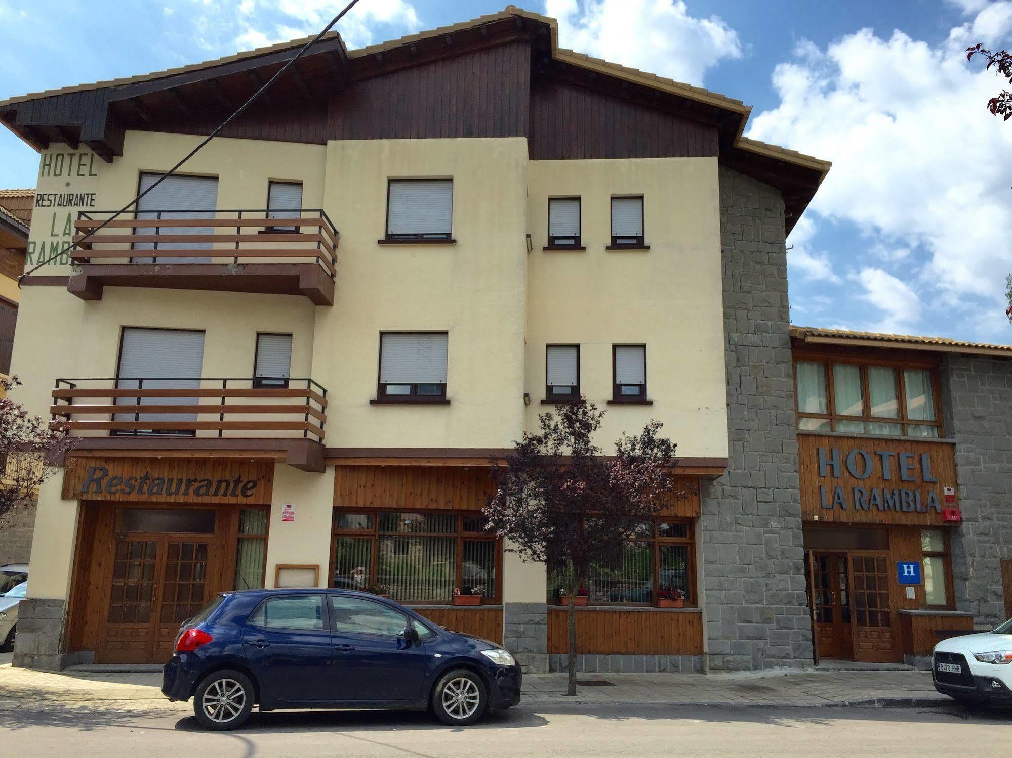 Hotel La Rambla Biescas  Buitenkant foto