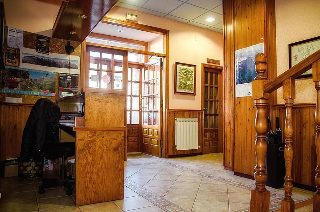 Hotel La Rambla Biescas  Buitenkant foto