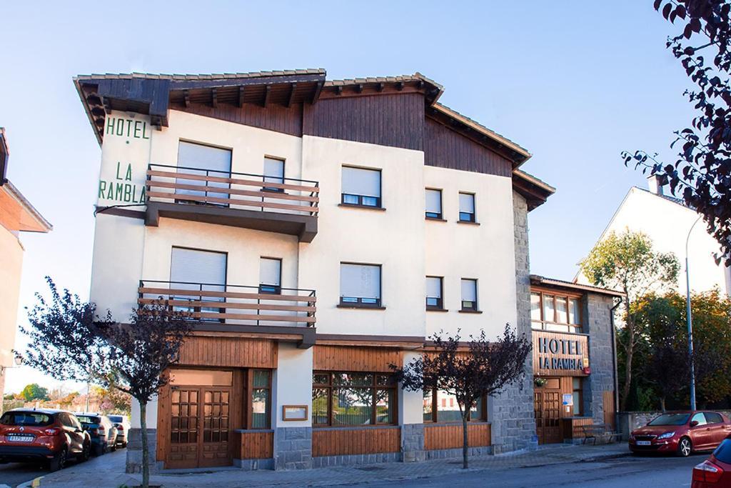Hotel La Rambla Biescas  Buitenkant foto