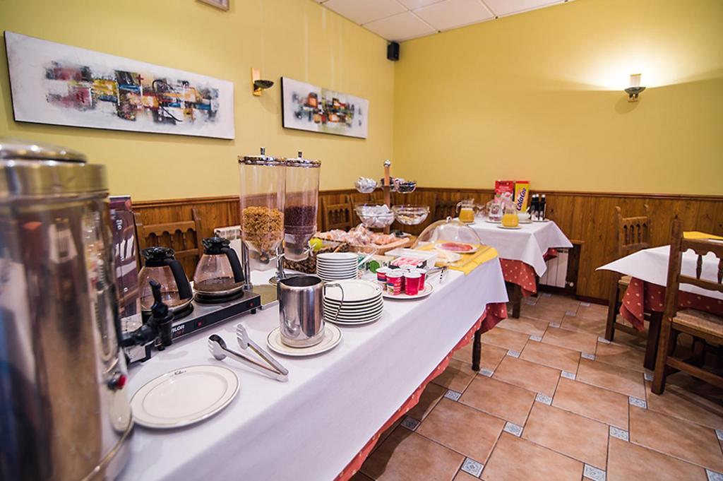 Hotel La Rambla Biescas  Buitenkant foto