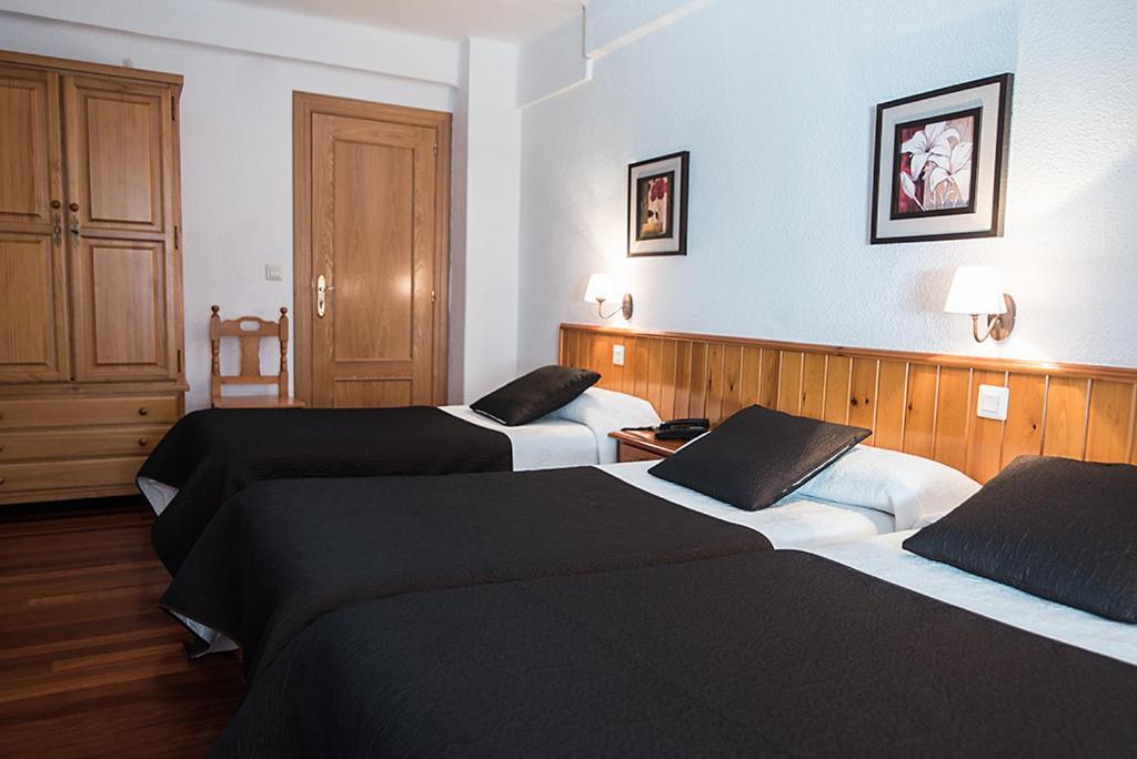 Hotel La Rambla Biescas  Buitenkant foto