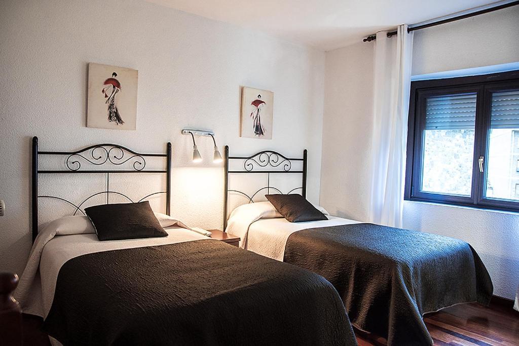Hotel La Rambla Biescas  Buitenkant foto